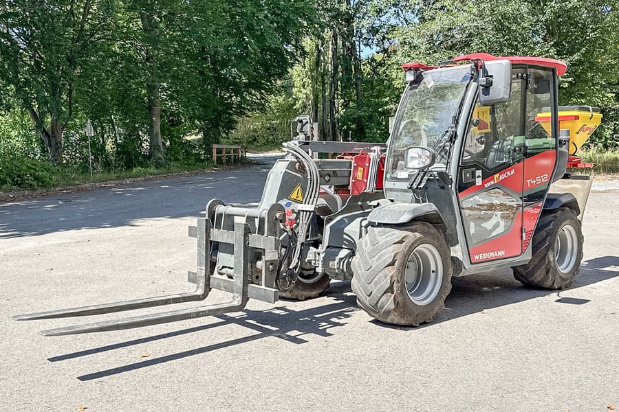 Teleskoplader Weidemann T4512 IND mit Palettengabel und Heckstreuer 